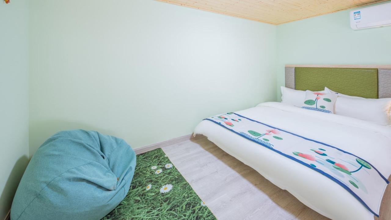 Hotel Floral Pudong Mingyuge Theme International Tourism *