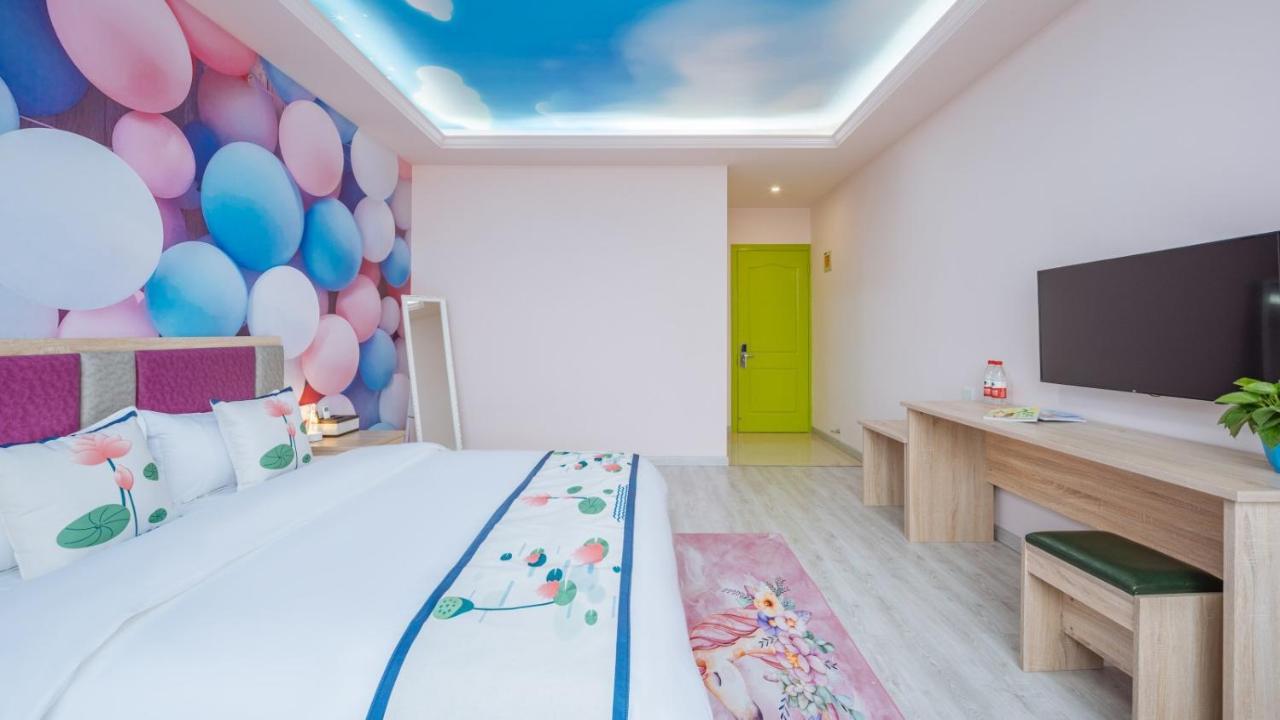 Hotel Floral Pudong Mingyuge Theme International Tourism